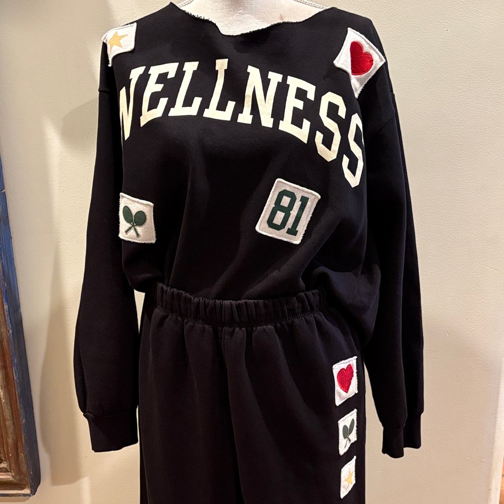 Vintage Havana size L Patches & “WELLNESS” Sweatshirt & Matching Sweatpants